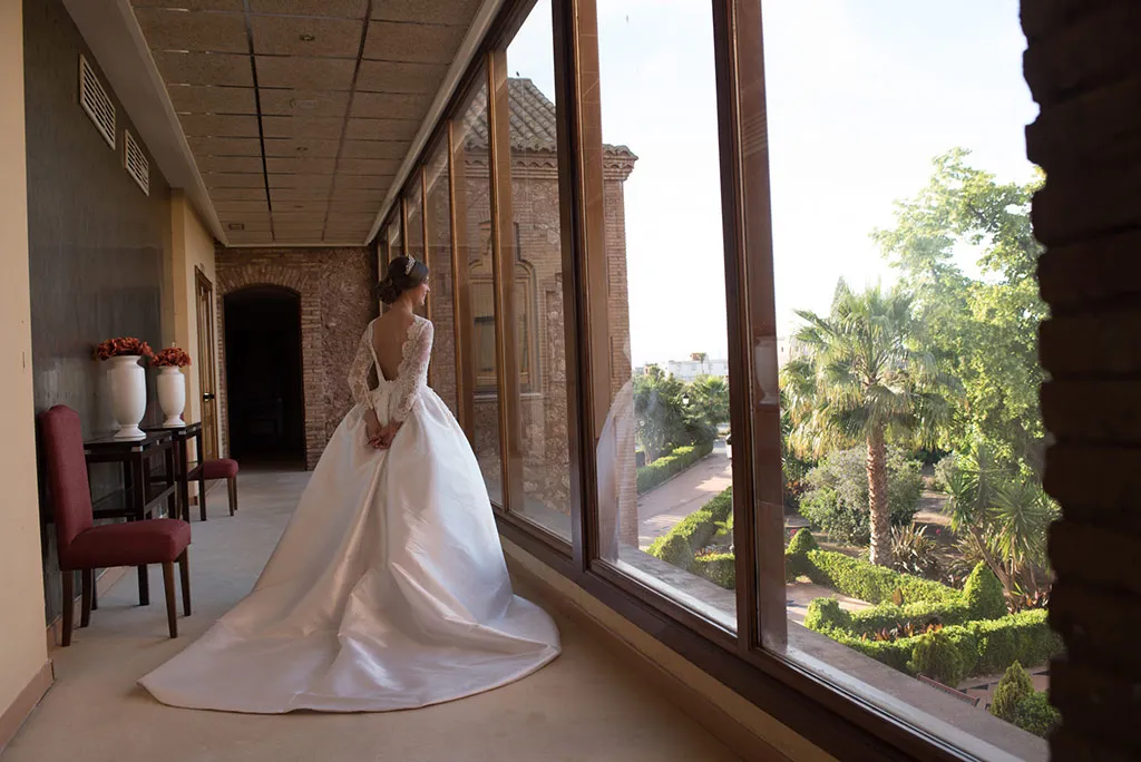 Carla - Encaje y Satén - Detalle 1 del vestido de novia